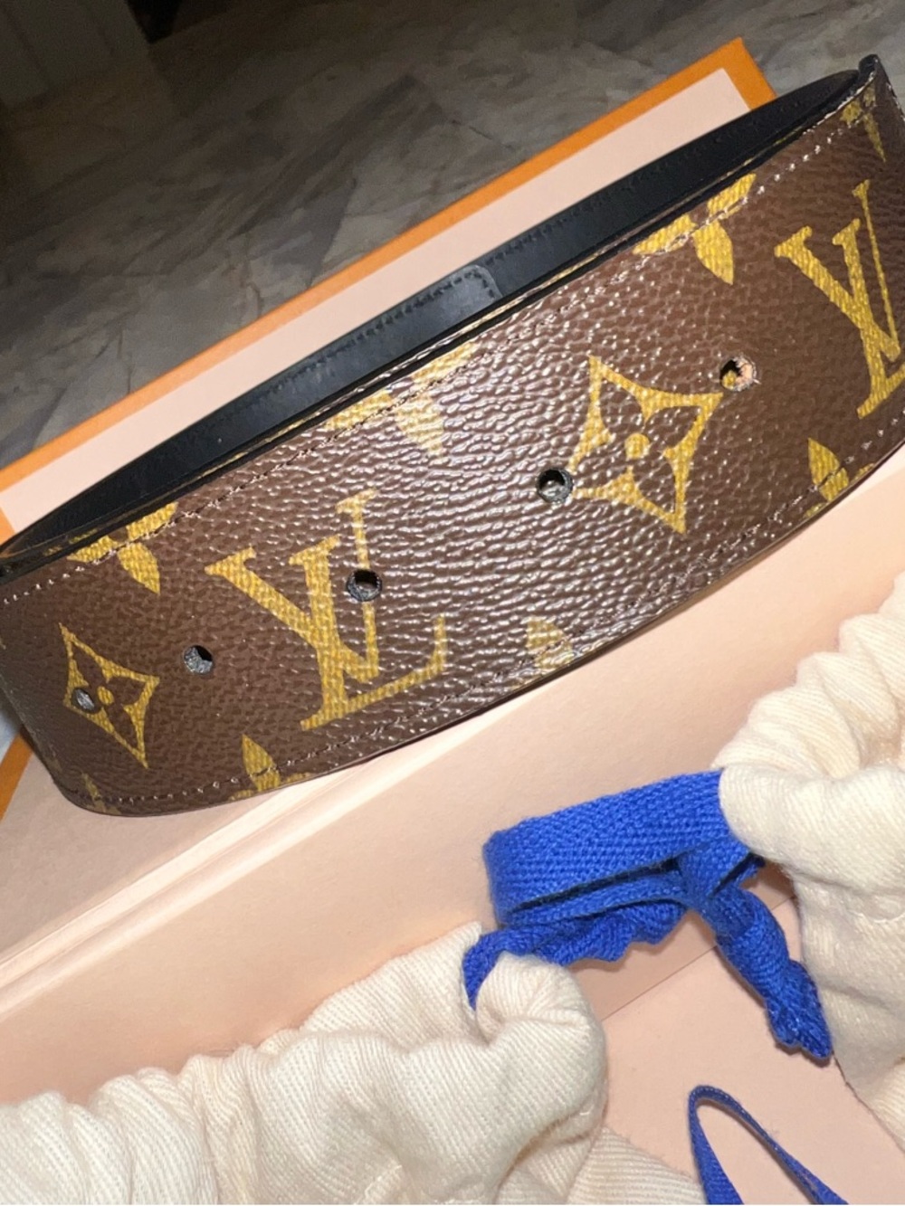 Louis Vuitton Black and Brown Set of 2 Men's Belts with Gold LV Buckle 90/36 - Picture 8 of 10